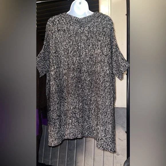 Quinn Chunky Knitted Black & White Poncho - Picture 3 of 8